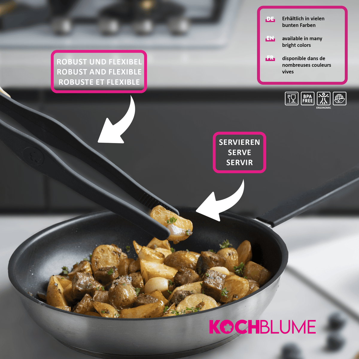 Eine Hand bedient sich einer Küchenpinzette der Kochblume GmbH, um Bratkartoffeln aus einer Pfanne zu servieren, während die Produktmerkmale auf Deutsch, Englisch und Französisch angezeigt werden.
