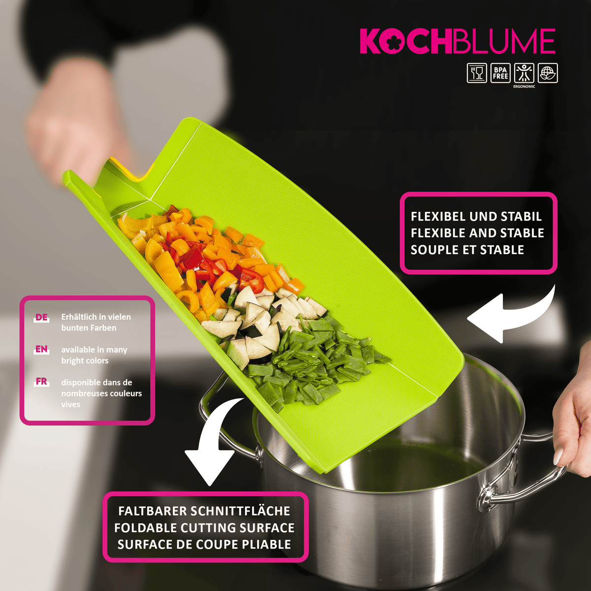 Eine Hand schüttet geschnittenes Gemüse vom grünen Faltschneidbrett der Kochblume GmbH in einen Edelstahltopf und demonstriert damit die Effizienz und den Komfort dieses innovativen klappbaren Schneidbretts für eine reibungslose Zubereitung von Mahlzeiten.