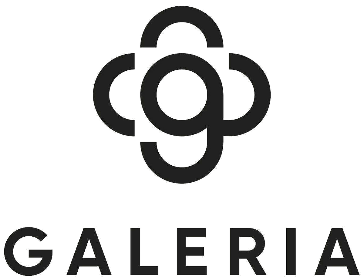 Schwarzes geometrisches Logo mit dem Schriftzug „GALERIA“ in fetten Buchstaben unterhalb ineinander verschlungener geschwungener Formen.