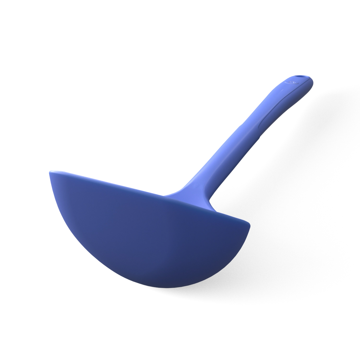 Eine blaue Schöpfkelle der Firma Kochblume GmbH mit einer abgerundeten, halbkuppelförmigen Schaufel und einem langen Stiel, isoliert auf weißem Hintergrund.