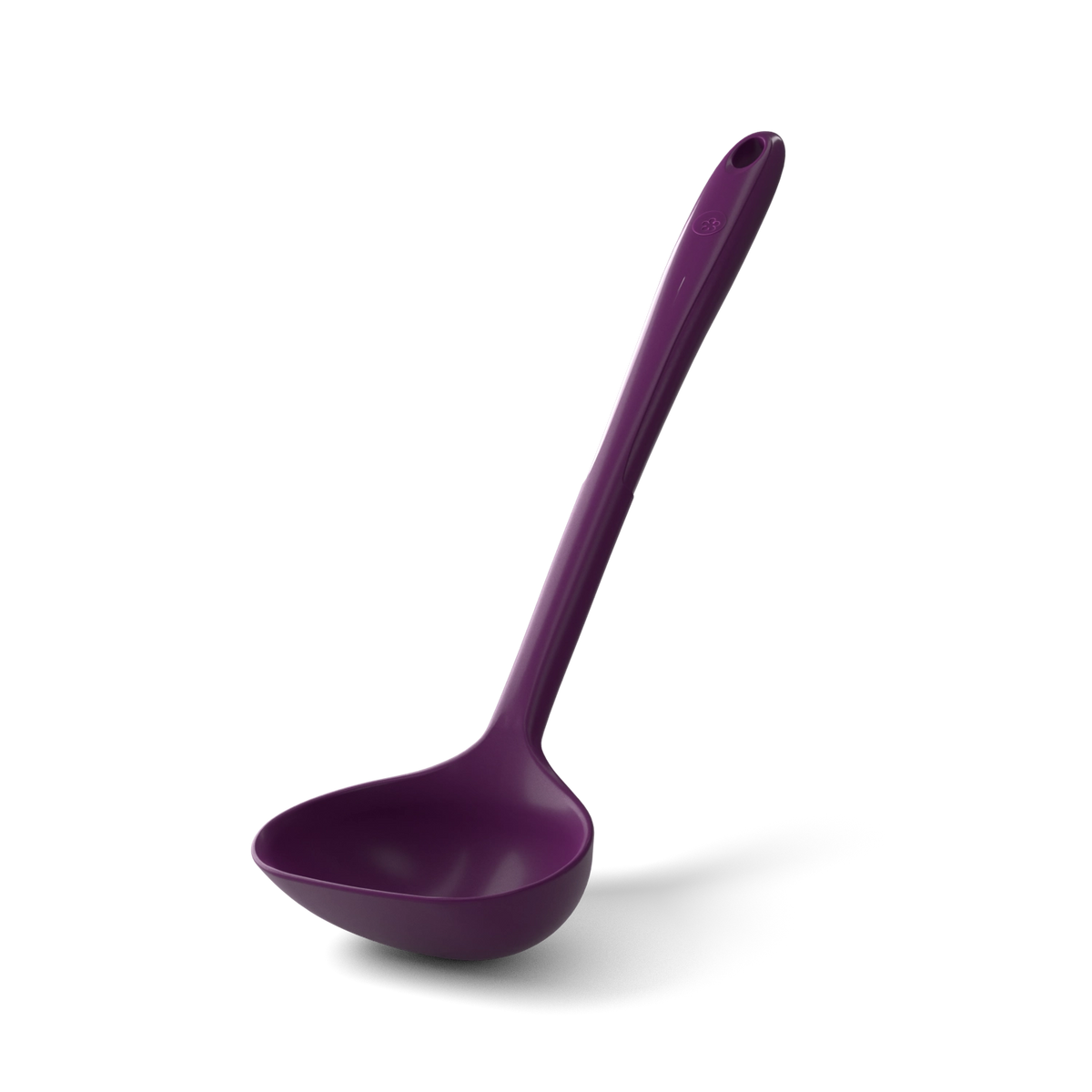 Eine leuchtend violette Schöpfkelle der Firma Kochblume GmbH aus strapazierfähigem Kunststoff mit langem Stiel und einer tiefen, runden Schale, die sich ideal zum Servieren von Suppen oder Eintöpfen eignet, wird vor einem schlichten weißen Hintergrund präsentiert.