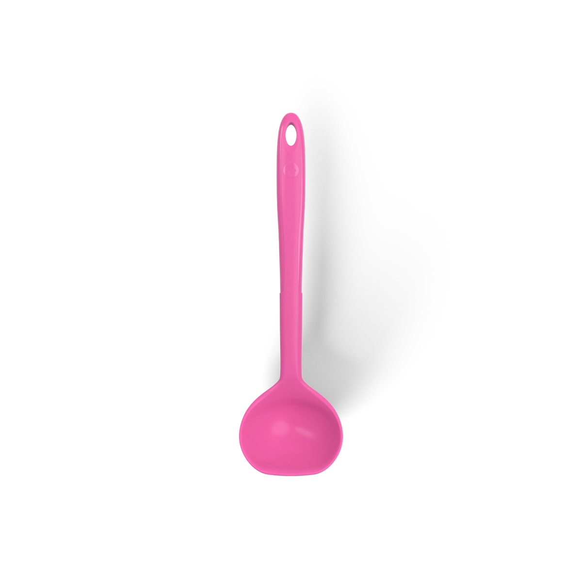 Schöpfkelle von Kochblume GmbH: Rosa Kunststoffschöpfkelle mit rundem Schöpflöffel und einem Loch am Ende des Stiels, abgebildet auf weißem Hintergrund.