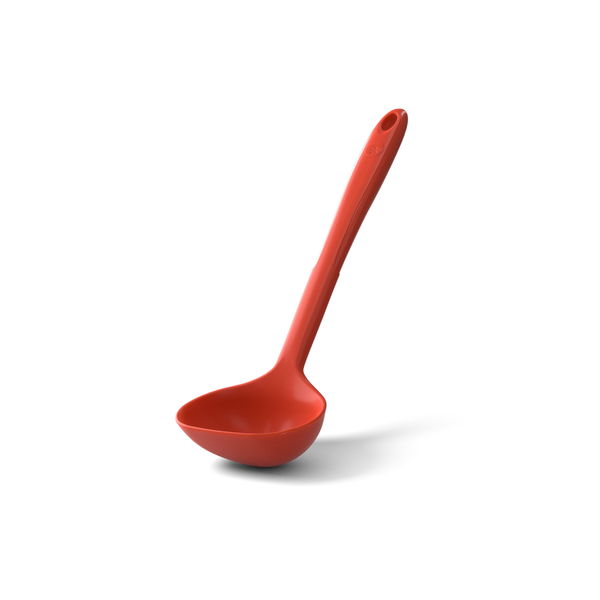 Die „Schöpfkelle“ von Kochblume GmbH – eine rote Silikon-Schöpfkelle mit langem Stiel, die aufrecht auf einem schlichten weißen Hintergrund abgebildet ist – ist ideal, um Ihrer Küchenutensilien-Sammlung lebendige Farbakzente und zuverlässige Funktionalität zu verleihen.
